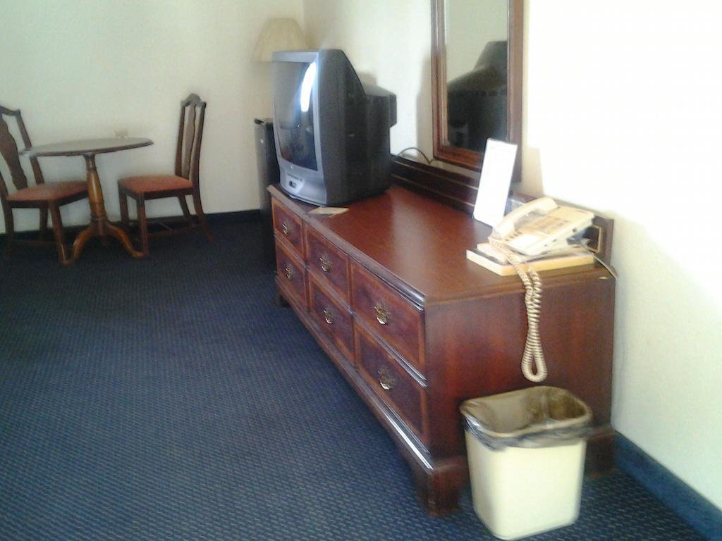Budget Inn Tulare Kamer foto