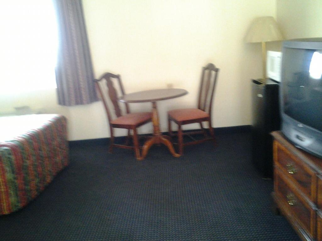 Budget Inn Tulare Kamer foto